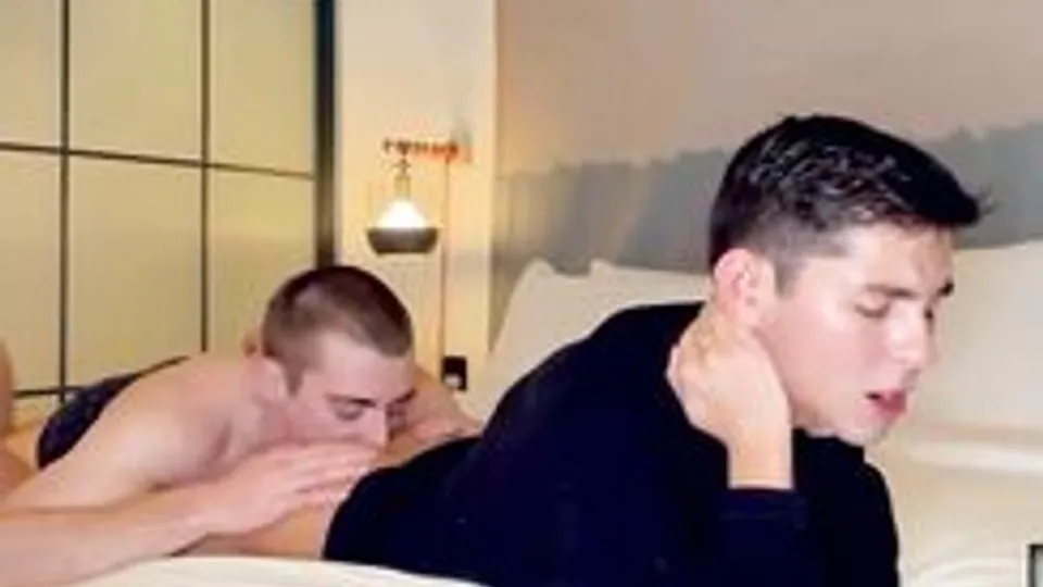 Bare Boys On Cam  HG32