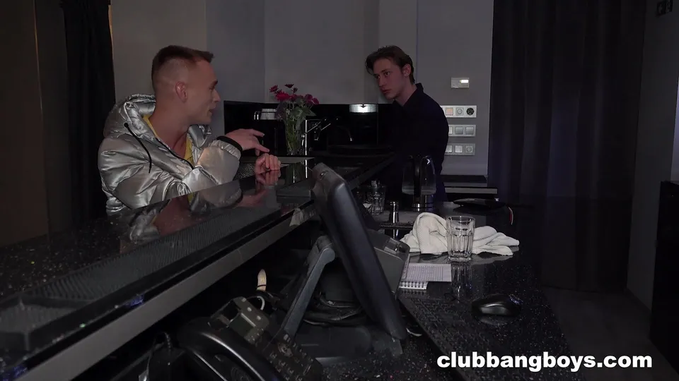 Nico Vegas & Axel Ross in Bareback Encounter