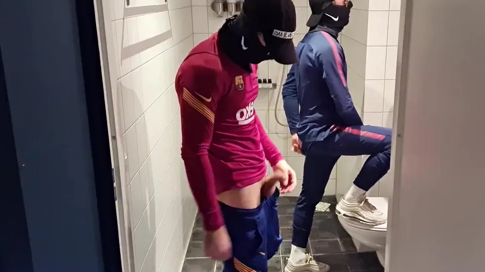 Bareback wearing tracksuit - ThisVid.com