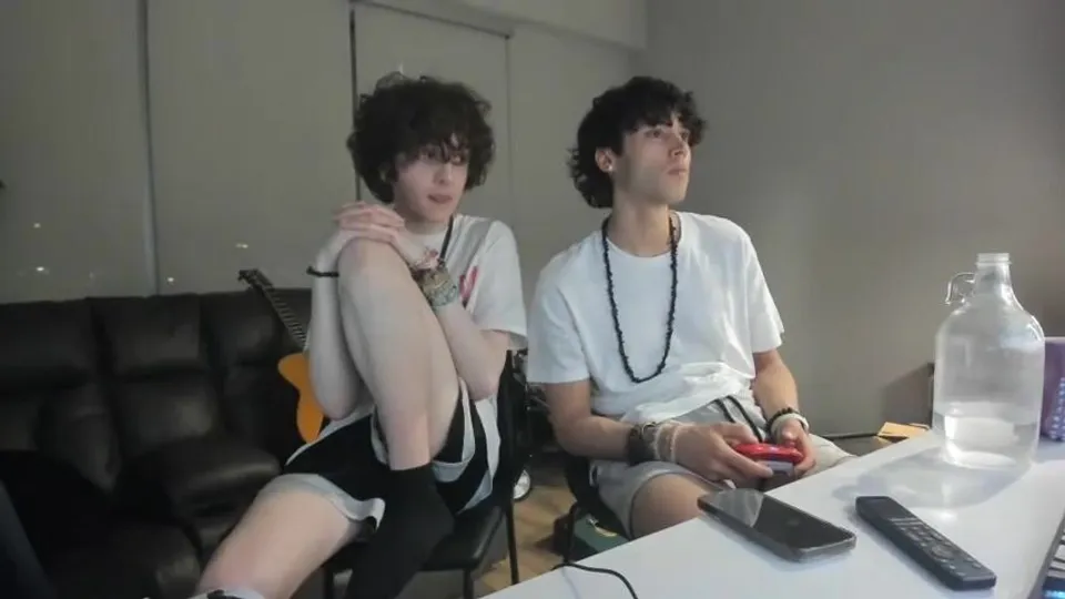 Bashful-plays-with-his-cousin