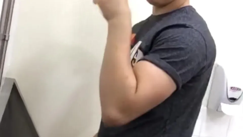 Bathroom showoff - ThisVid.com