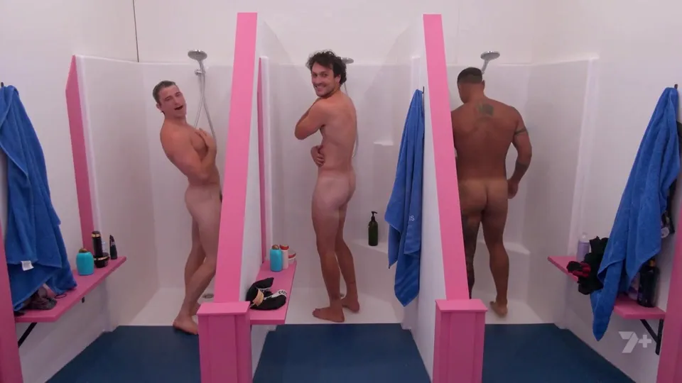 BBAUS23 showers ass & frontal - ThisVid.com