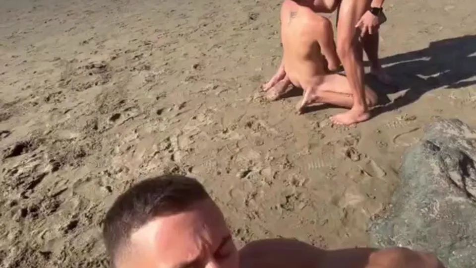 Orgie de pipes sur la plage