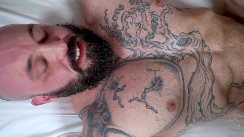 Bear and muscle jock have sex - ThisVid.com