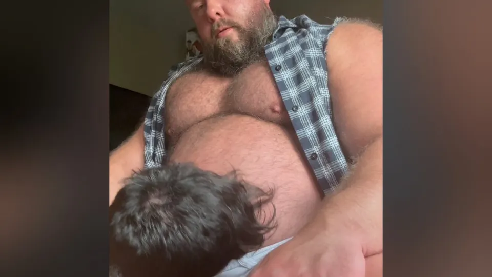 BEAR TRUCKER GOT HIS COCK SUCKED BY A HORNY LAD - ThisVid.com