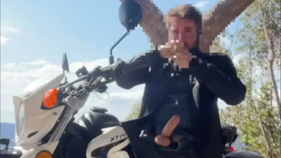 Bearded biker dad uses poppers to nut at a rest stop - ThisVid.com