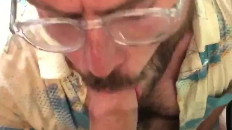 Bearded daddy sucking cock - ThisVid.com