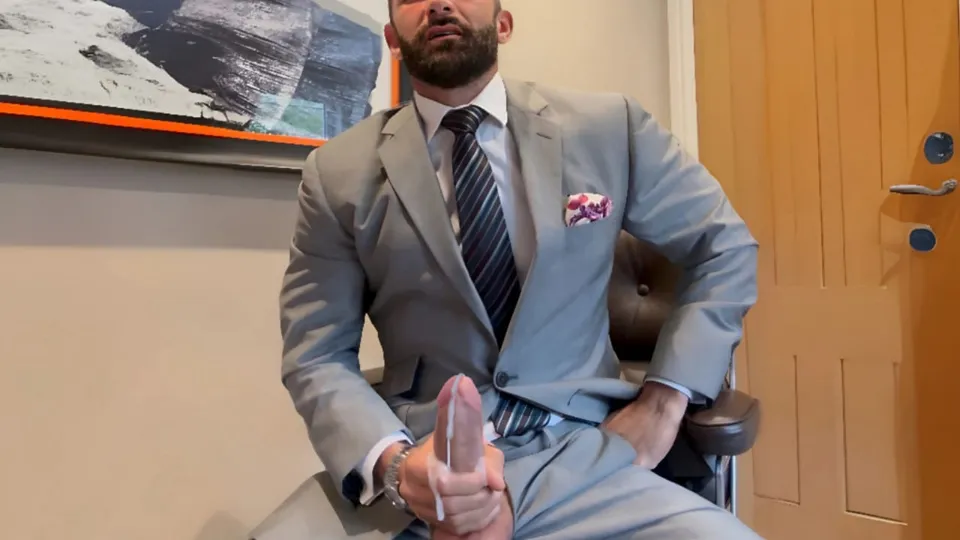 Bearded Daddy Tryna Jerk Off at Work - ThisVid.com