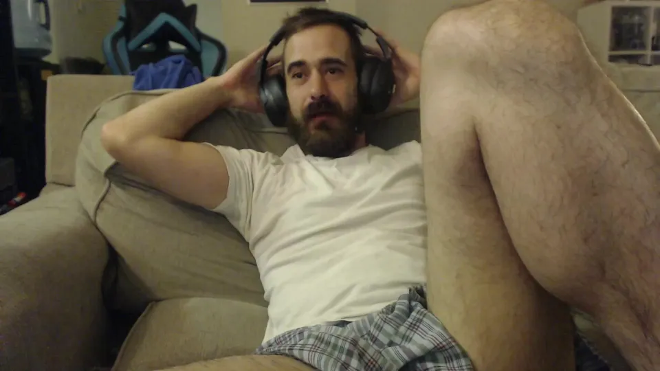 Bearded Hunk Shows Off His Hairy Pussy - ThisVid.com