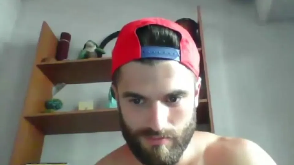 BEARDED MUSCLE GUY CUM - video 2 - ThisVid.com