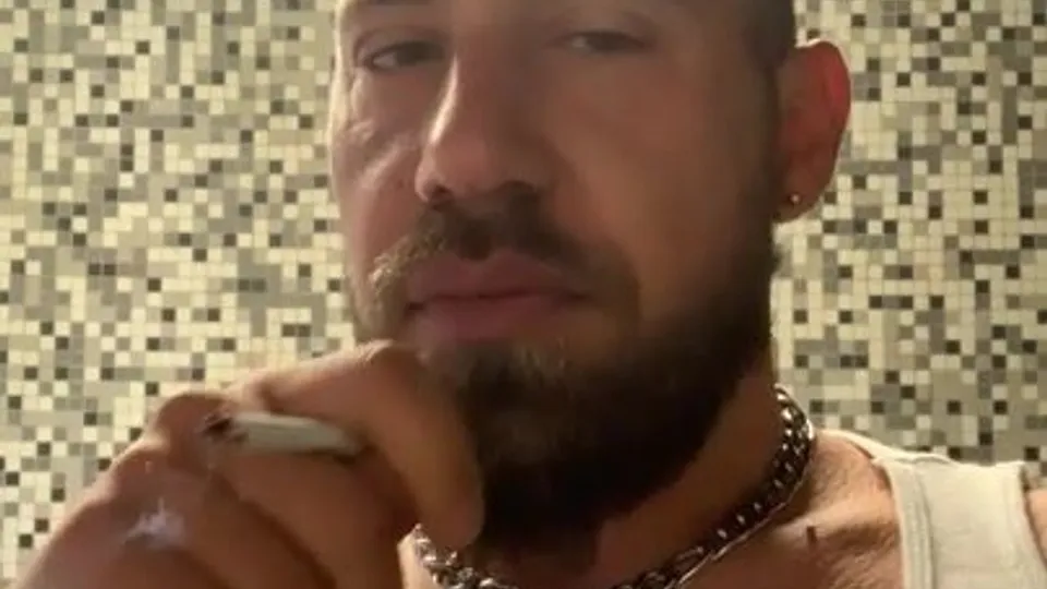 Bearded smoker - video 53 - ThisVid.com