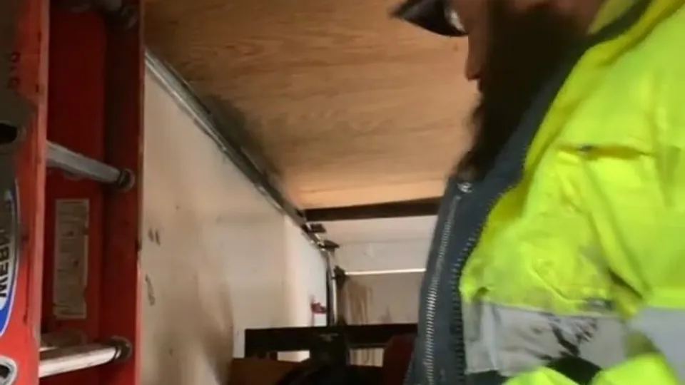 Bearded str8 dirty tradie jacks off and cums at work - ThisVid.com