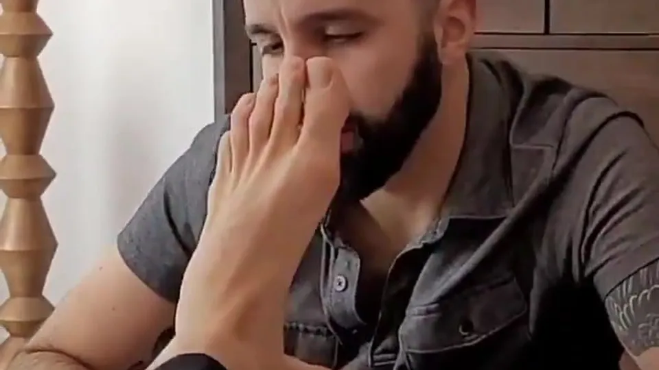 Bearded Sub Worships Massive Feet