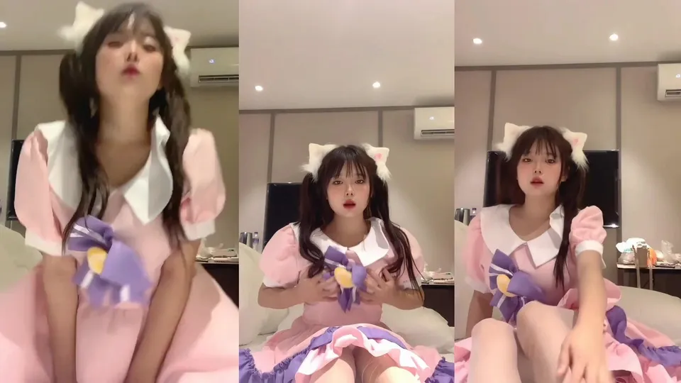 Beautiful girl with big breasts masturbating 