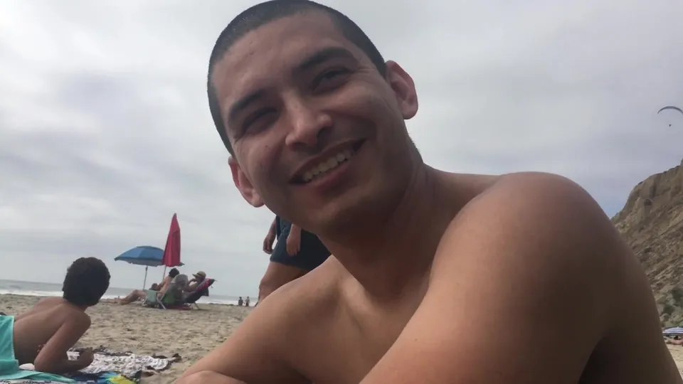BEAUTIFUL NIDIST GUYS ON THE BEACH - ThisVid.com