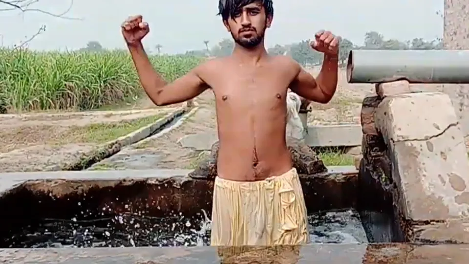 BEAUTIFUL PAKISTANI MEN - WET PANTS - DICK PRINT 4 - ThisVid.com