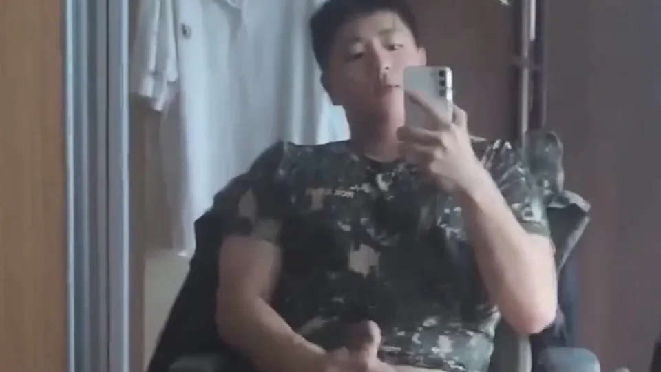 Muscular Asian Solo Cumshot
