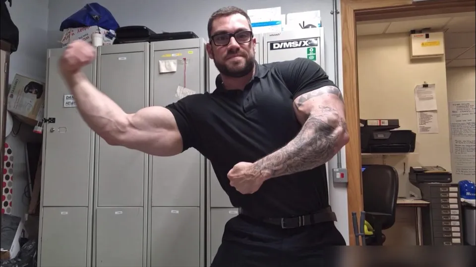 Beefy UK Security Guard / Str8 Muscle Edition! - ThisVid.com