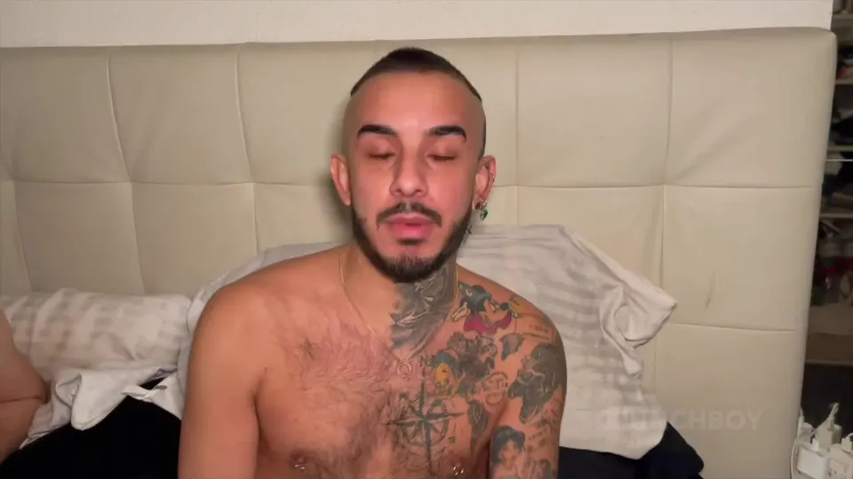 Belserion fucked by Kalil for his first porn.mp4