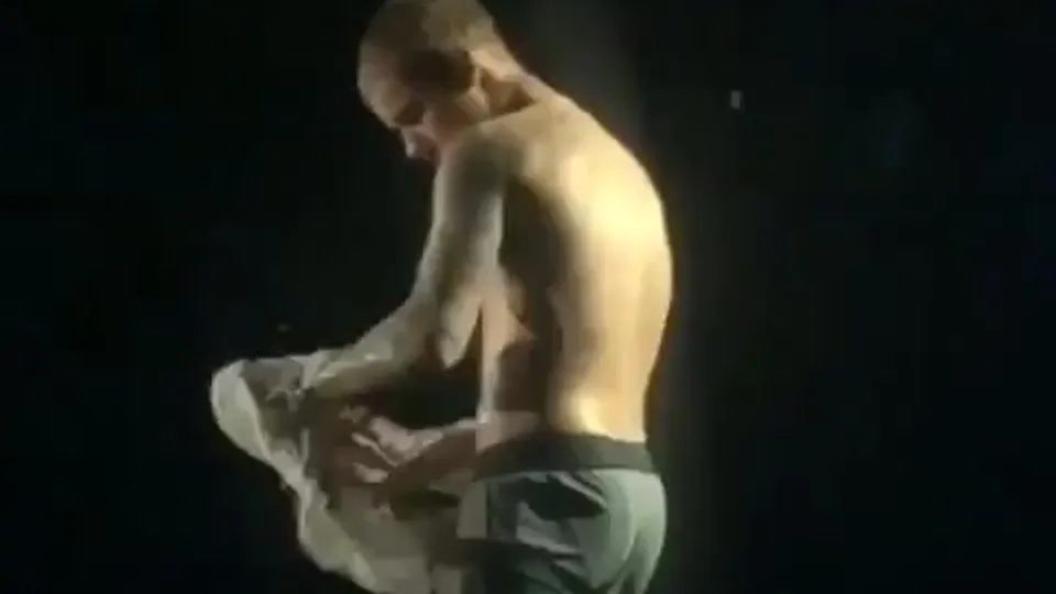 ... Biebs ALL WET - ThisVid.com