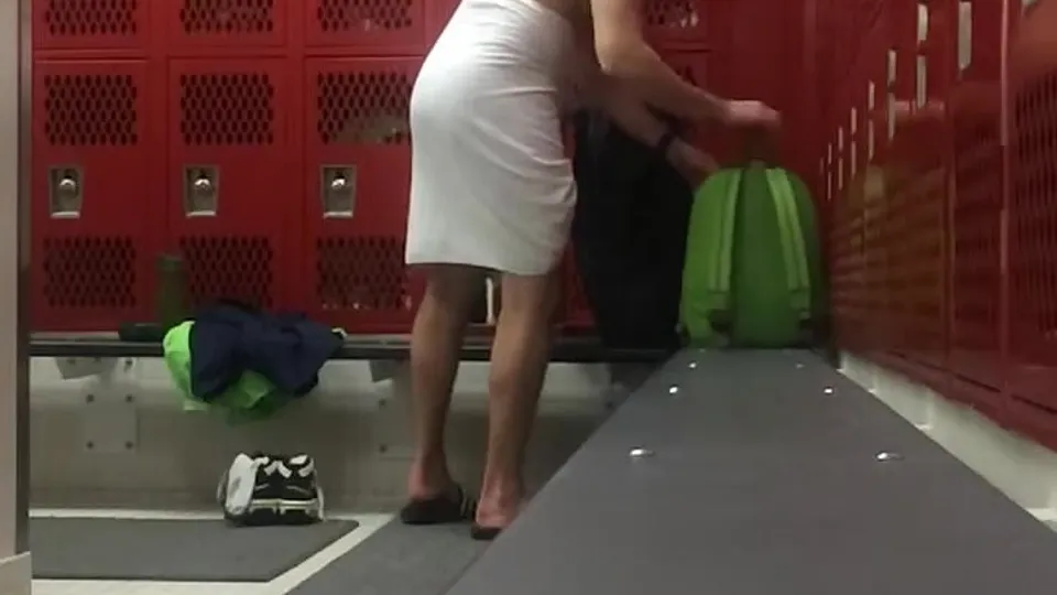 Big ass in locker room 2 - ThisVid.com