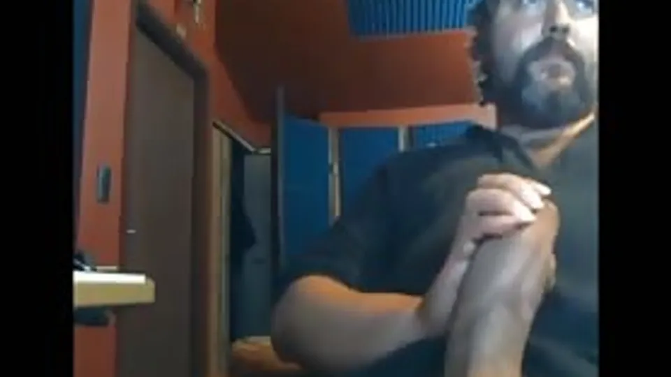 Bear Jerks Off on Cam