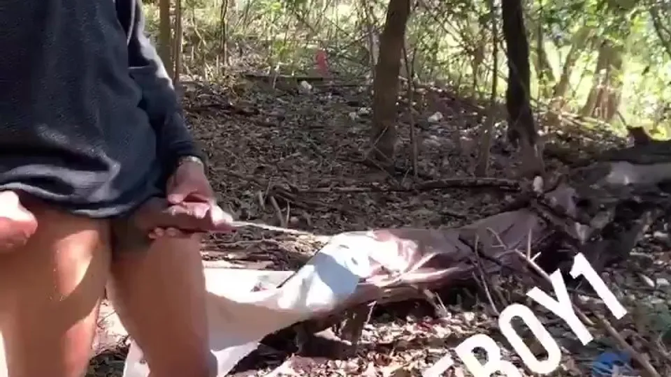 BIG BLACK BOY PISSING OUTSIDE - ThisVid.com