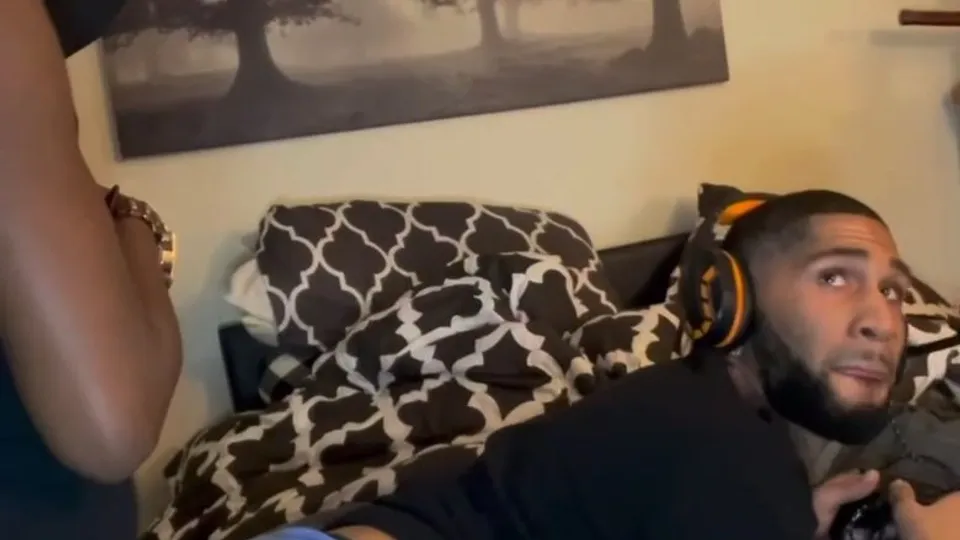 Big booty gamer boy getting fuck while playing game - ThisVid.com en anglais