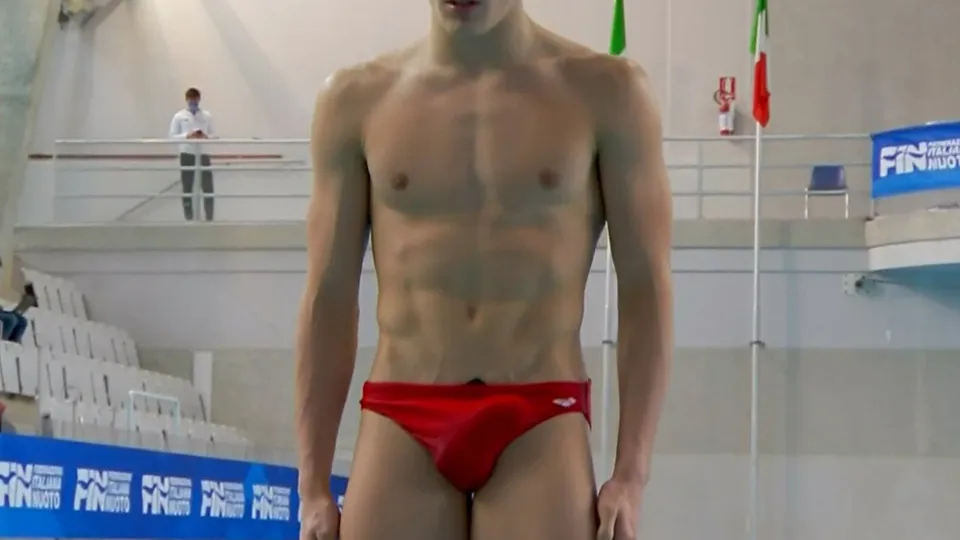 Big cock accidental hardon boner bulge public italian - ThisVid.com