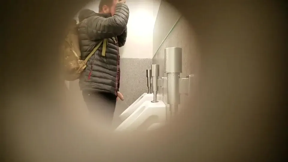 BIG COCK AT THE URINAL 55 - ThisVid.com