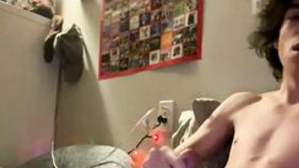 Twink Masturbation Leads to Huge Cumshot