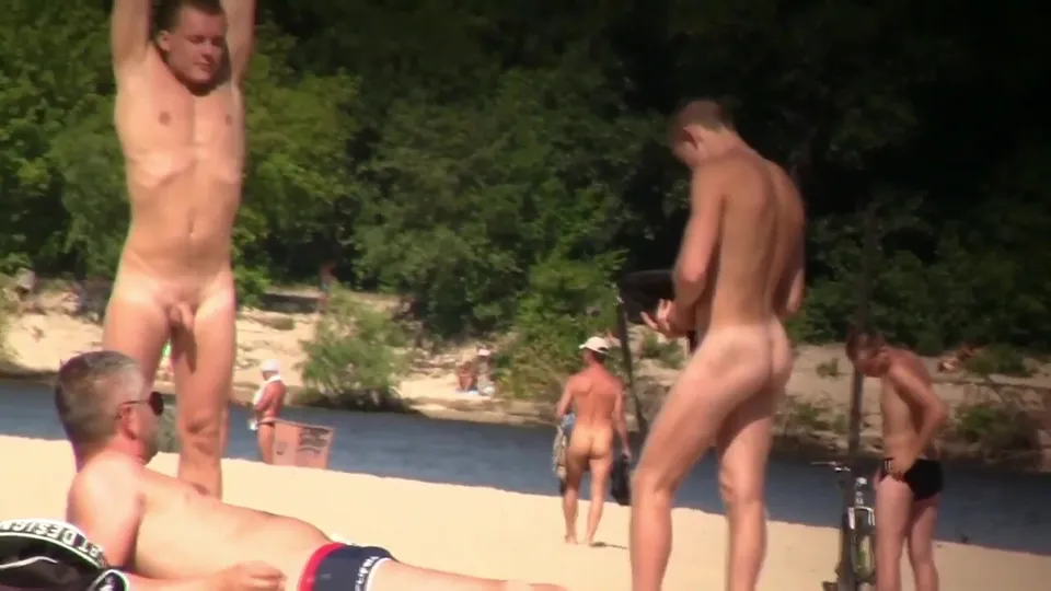 Big cock on the beach - ThisVid.com