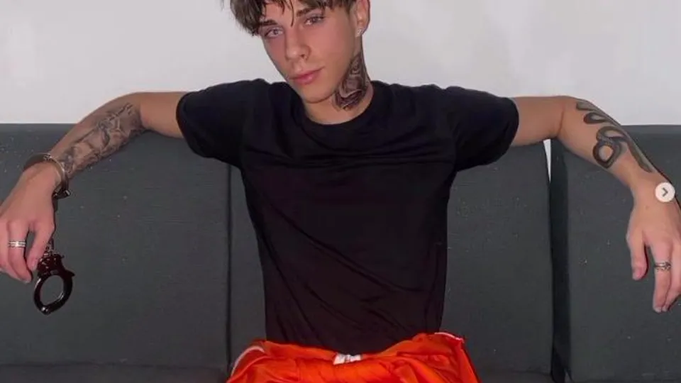 Big dick dude jerking dick