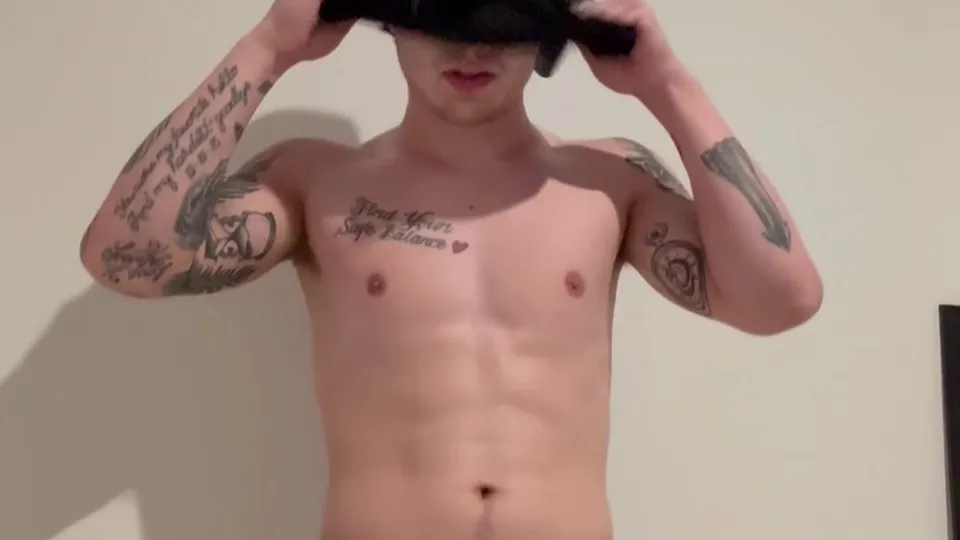 Big dick dude wears a mask and cums 3x in a row - ThisVid.com 中文