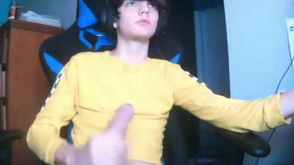 Twink Jerks Off on Cam