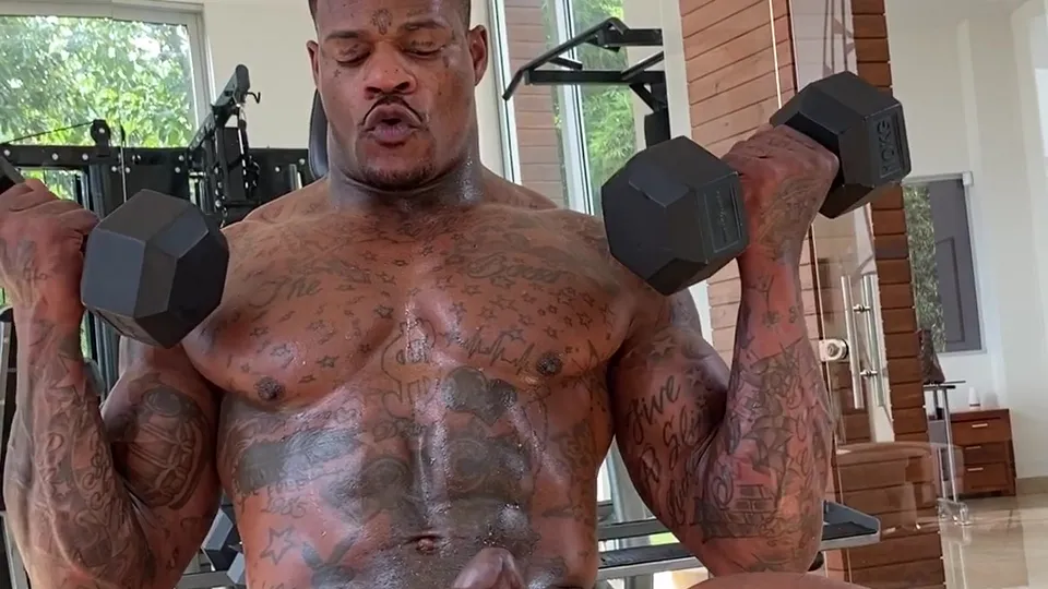Big dicked black guy doing his workout - ThisVid.com