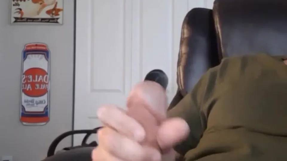 Big dicked stud jerks off - video 2 - ThisVid.com