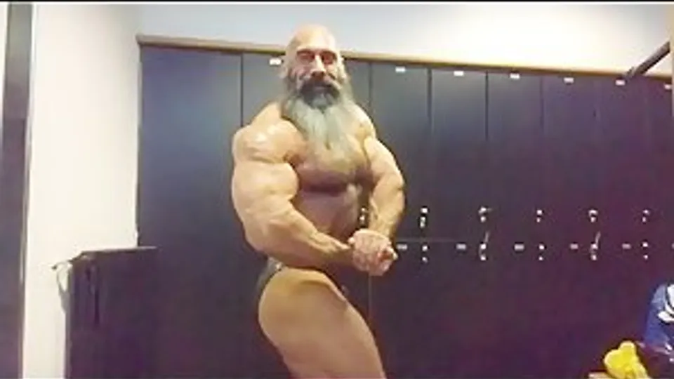 Big Muscle Master Posing