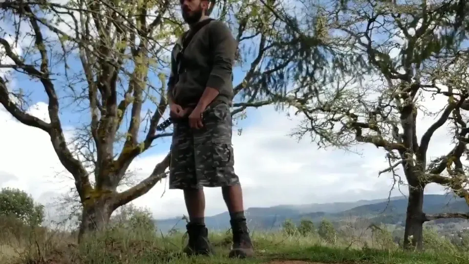 BIG MEN PISSING OUTSIDE 49 - ThisVid.com