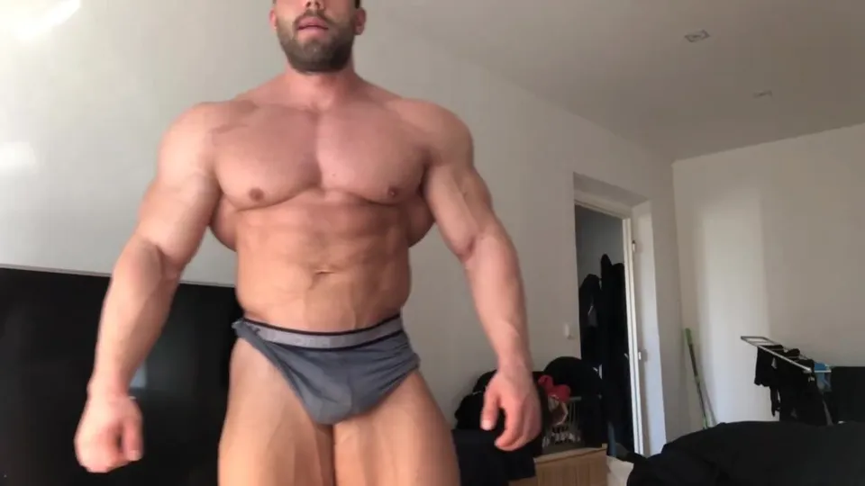 Big muscle god - ThisVid.com en anglais