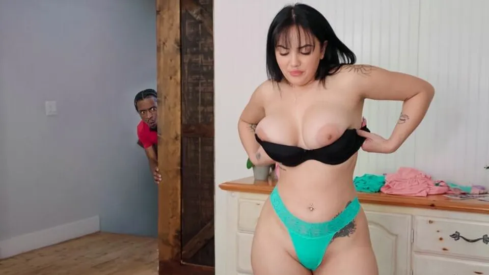 Big Naturals - Damion DayskiNika Venom - My Tits Cant Fit 