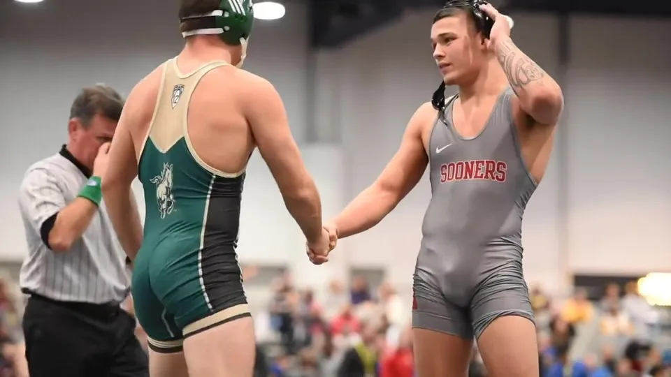 Big Wrestling Bulge - Anthony Mantanona (2) - ThisVid.com