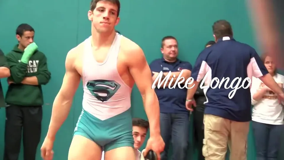Big Wrestling Bulge - Mike Longo - ThisVid.com