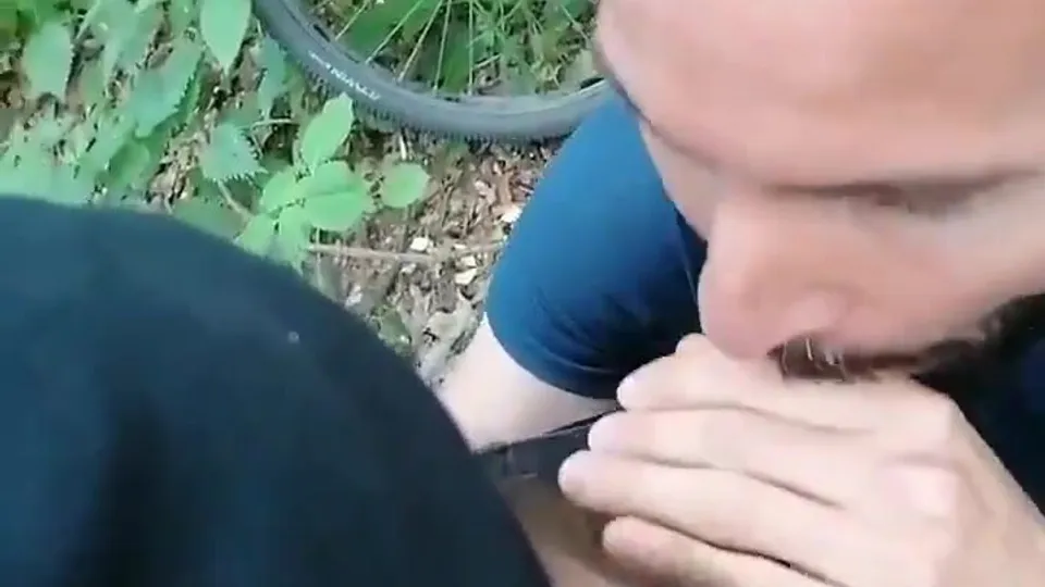 Bike ride break for tasty cum - ThisVid.com