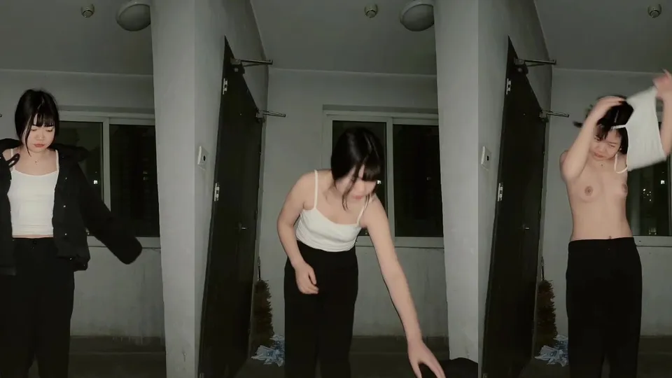 Bitch strips down the corridor and takes a selfie  