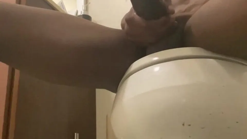 Black amateur - Quick game on the toilet