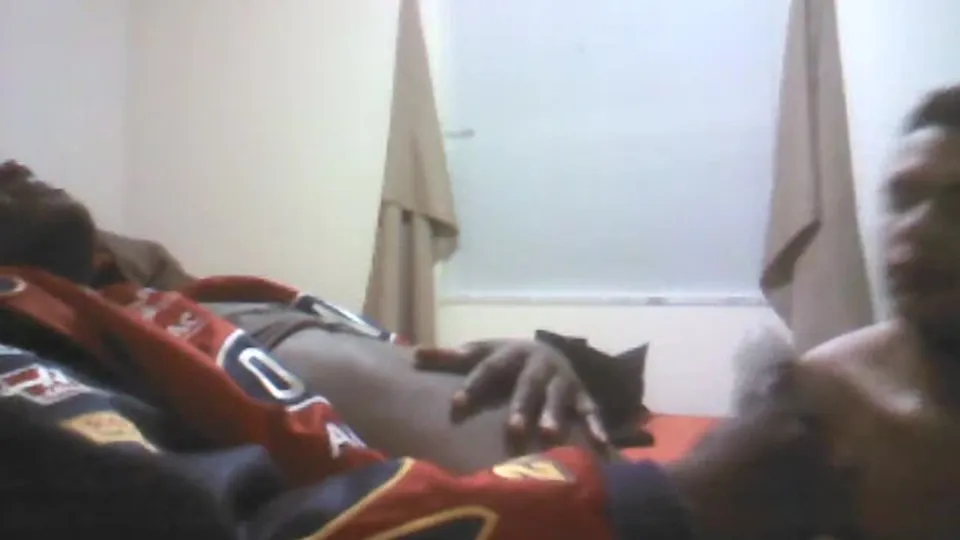 black boi cuming and pissing on white boy face - XVIDEOS.COM.mp4