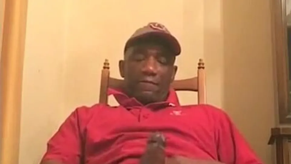 Black dad cums in the evening - ThisVid.com