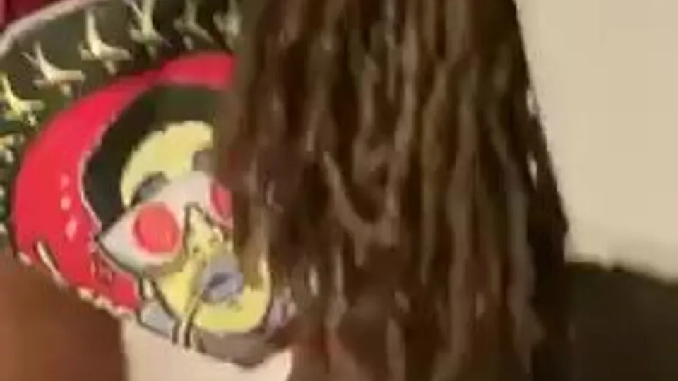 Black daddy shows off asshole & heavy balls - ThisVid.com