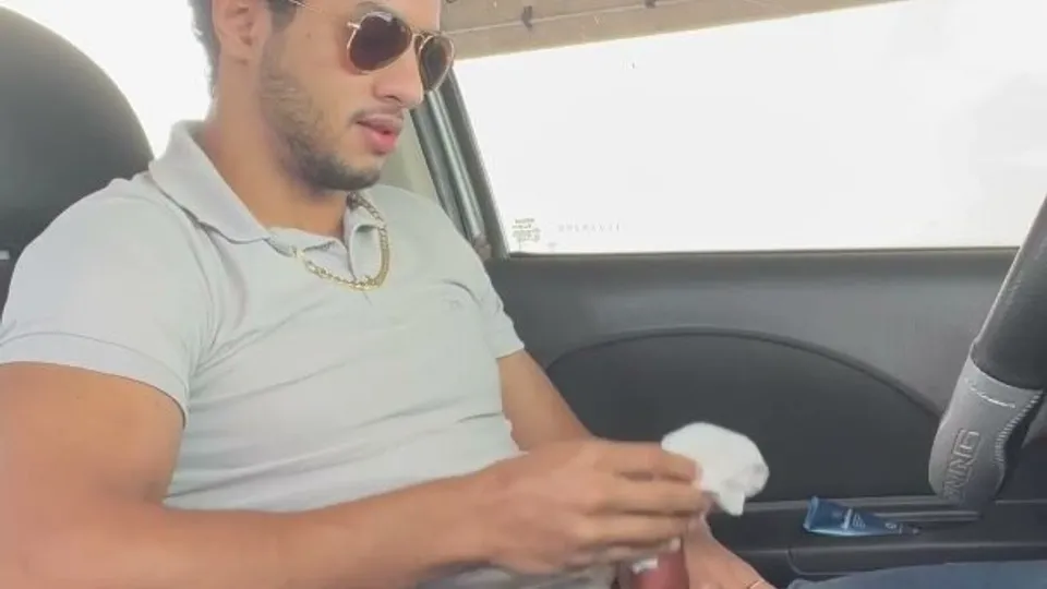 Black haired guy wanks & cums in his car - ThisVid.com
